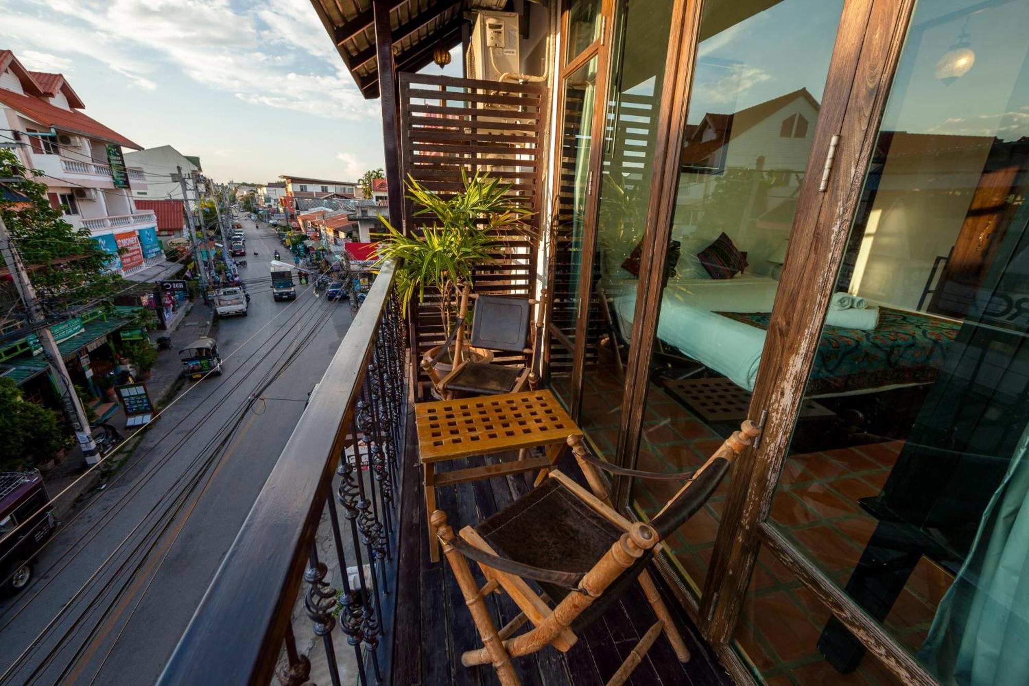 The Travellers Arms Hotel Chiang Mai Exterior photo