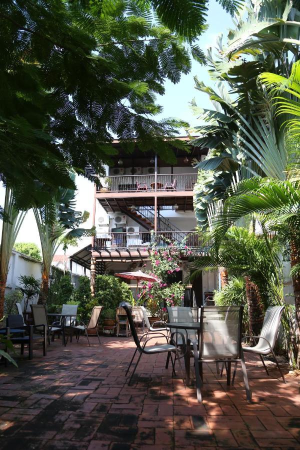 The Travellers Arms Hotel Chiang Mai Exterior photo